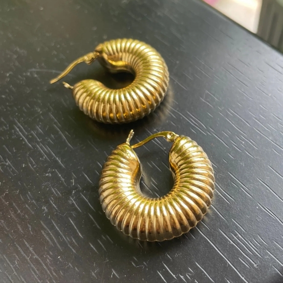 Hollow Earrings - Picture 9 of 13